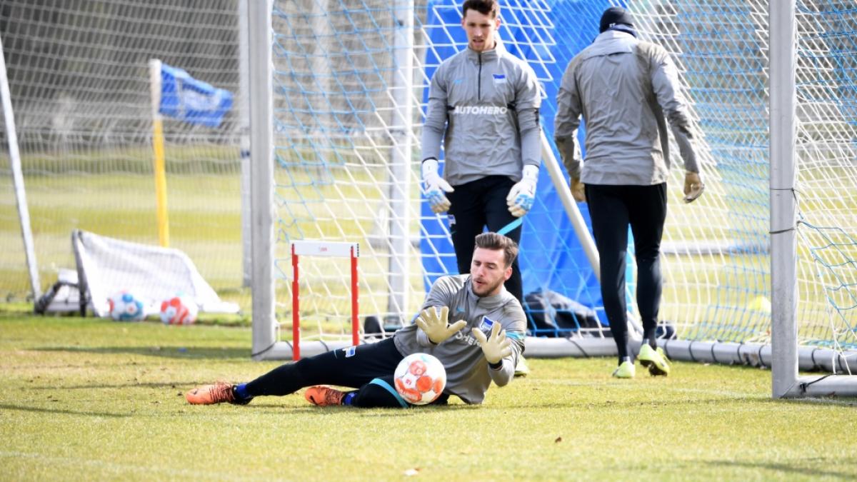 Vor dem Hauptstadtderby zwischen Hertha BSC und dem 1. FC Union Berlin am 9. April geben die Hertha-Torh&uuml;ter Marcel Lotka,&nbsp;Nils-Jonathan K&ouml;rber und&nbsp;Rune Jarstein im Training alles. (Foto)