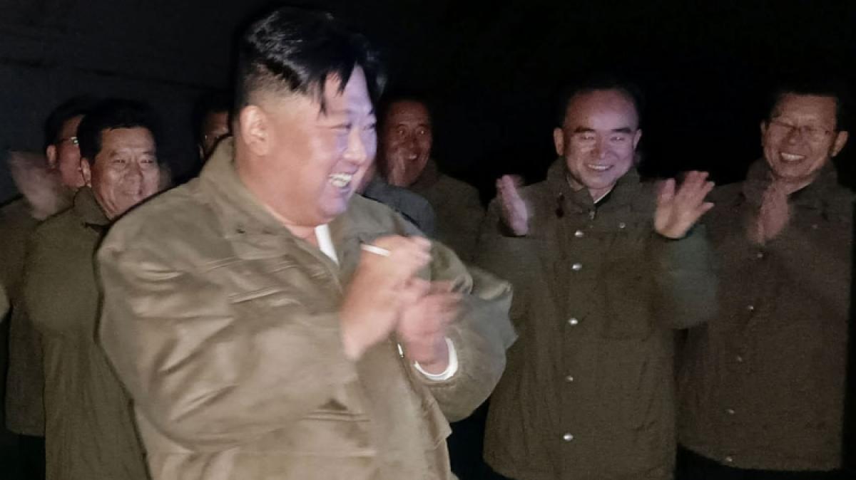 Kim Jong-un hat eine Rakete in s&uuml;dkoreanische Hoheitsgew&auml;sser abgefeuert. (Foto)
