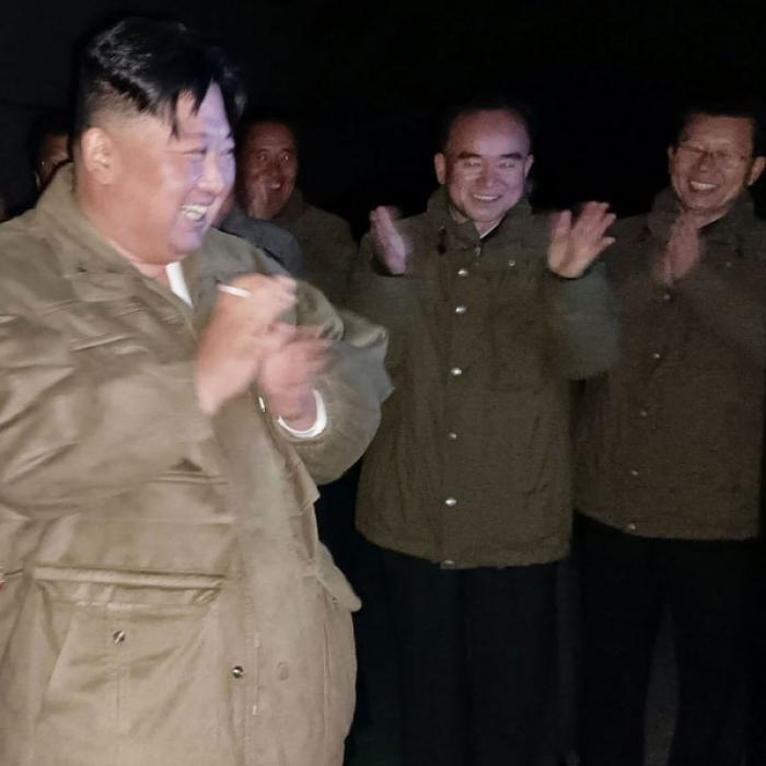 Luftalarm ausgelöst! Kim Jong-un feuert Rakete über Südkorea-Grenze
