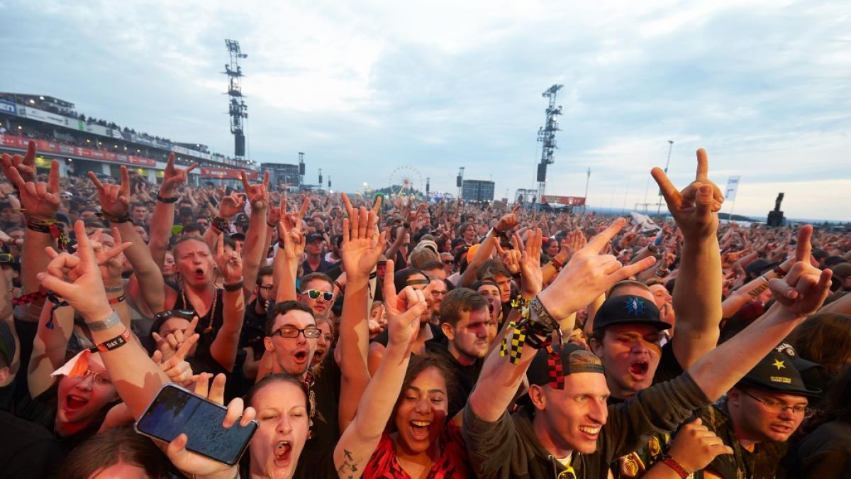 Festival-Fans schauen auch dieses Jahr in die R&ouml;hre. (Foto)