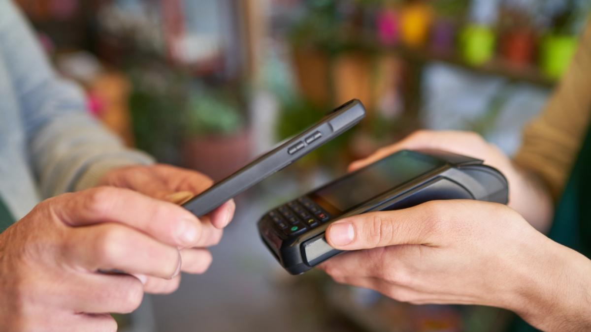 Mit einem mobilen Kartenleseger&auml;t kannst du deinen Kunden eine einfache Zahlung erm&ouml;glichen. (Foto)