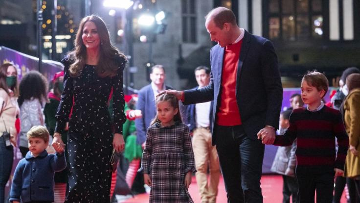 V.l.n.r.: Prinz Louis (2), Herzogin Catherine (39), Prinzessin Charlotte (5), Prinz William (38) und Prinz George (7).