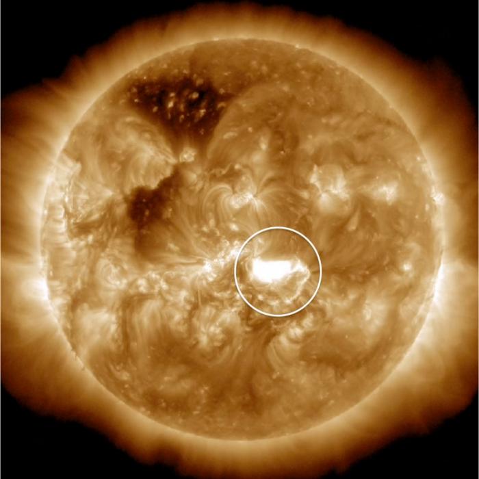 Mit bloßem Auge sichtbar! XXL-Sonnenfleck sorgt für Beunruhigung