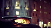 Eine 18-jährige Frau wurde in Greater Manchester auf der Rückbank eines Taxis vergewaltigt. (Symbolfoto)