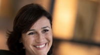Sandra Maischberger, Journalistin und Fernsehmoderatorin, verabschiedet sich nach dem 09. Juni erst einmal in die Sommerpause.