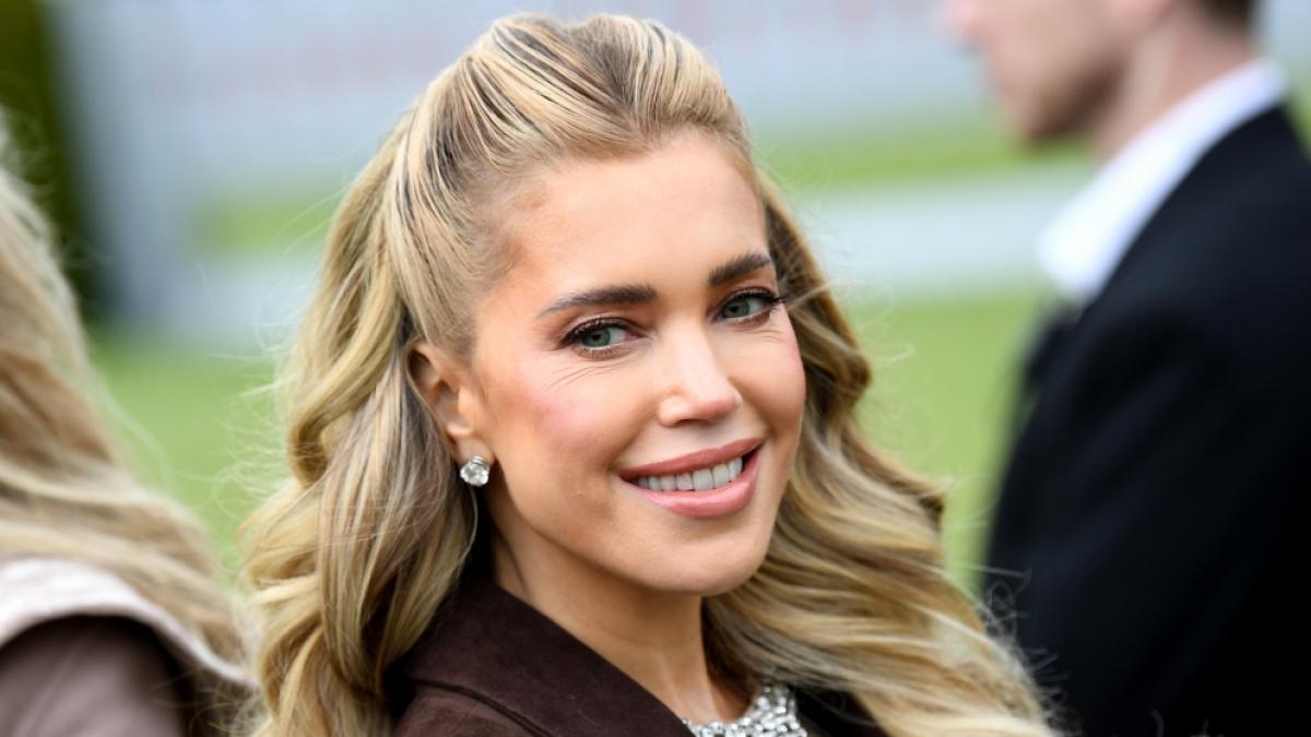 So kennt man die Moderatorin: Sylvie Meis mit langen blonden Haaren. (Foto)