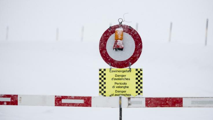 Ein Warnschild mit der Aufschrift