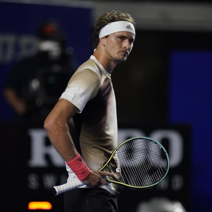 Auf Schiri-Stuhl eingeprügelt: Twitter entsetzt über Wutausbruch des Tennis-Stars