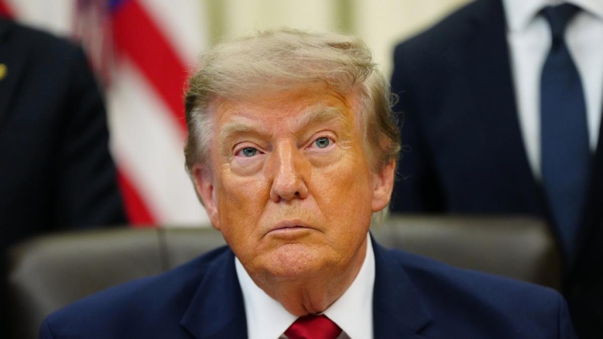 Donald Trump steht wegen seiner Entscheidungen, Auftritte und Aussagen erneut im Mittelpunkt der Debatten. (Foto)