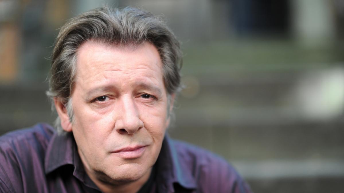 Stars verabschieden sich bei der Trauerfeier f&uuml;r Jan Feder von ihrem Freund. (Foto)