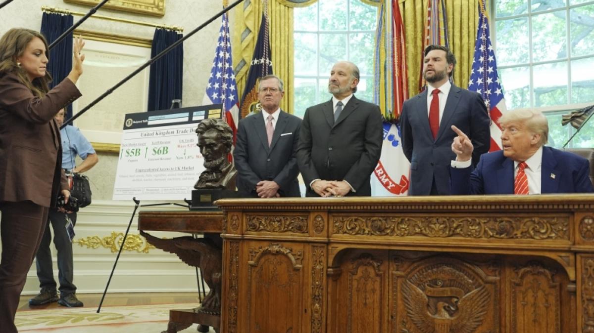 Eine K&ouml;rpersprache-Expertin hat Donald Trumps (rechts) Verhalten genau analysiert. (Foto)