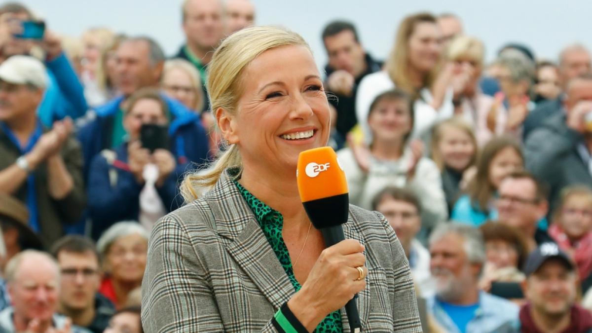 Andrea Kiewel lud am 25.06. zur Schlagerparty im "ZDF Fernsehgarten". (Foto)