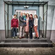 Familie Ziegler/Beimer: Martin Ziegler (Jan Grünig), Hans Beimer (Joachim H. Luger), Emil Beimer (Vincent), Anna Ziegler (Irene Fischer), Sarah Ziegler (Julia Stark) und Sophie Ziegler (Dominique Kusche).