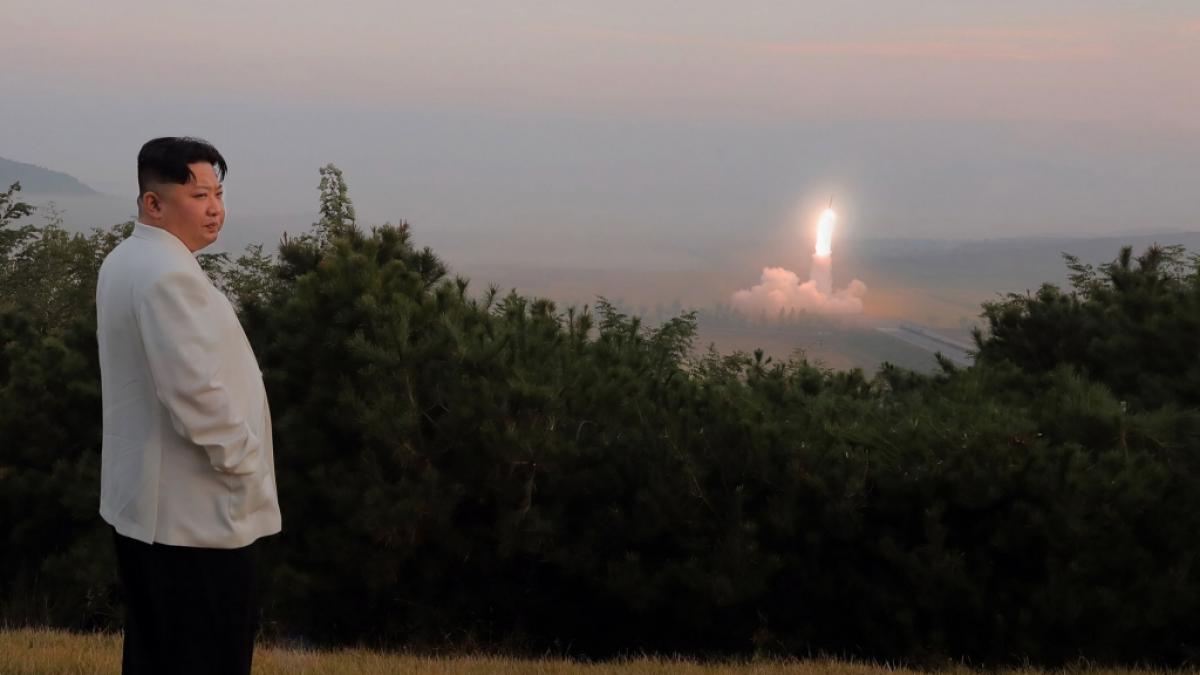 Der nordkoreanische Machthaber Kim Jong-un lie&szlig; erneut mehrere atomf&auml;hige Raketen abfeuern. (Foto)