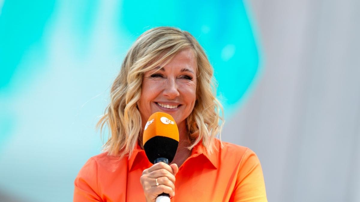 Schock f&uuml;r die Fans vom "ZDF-Fernsehgarten": Das ZDF streicht Andrea Kiewel in den kommenden Wochen gleich dreimal aus dem Programm. (Foto)