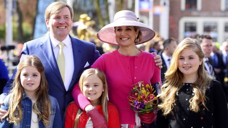 Der niederländische König Willem-Alexander, Königin Maxima und die drei Prinzessinen (l-r) Alexia, Ariane ud Amalia
