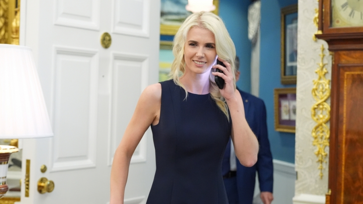 Natalie Harp, Donald Trumps Assistentin, sorgt bereits seit Monaten f&uuml;r Schlagzeilen. (Foto)