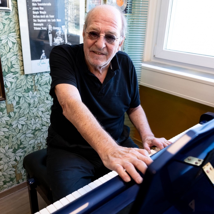 Ralph Siegel muss sich wieder im Krankenhaus behandeln lassen.