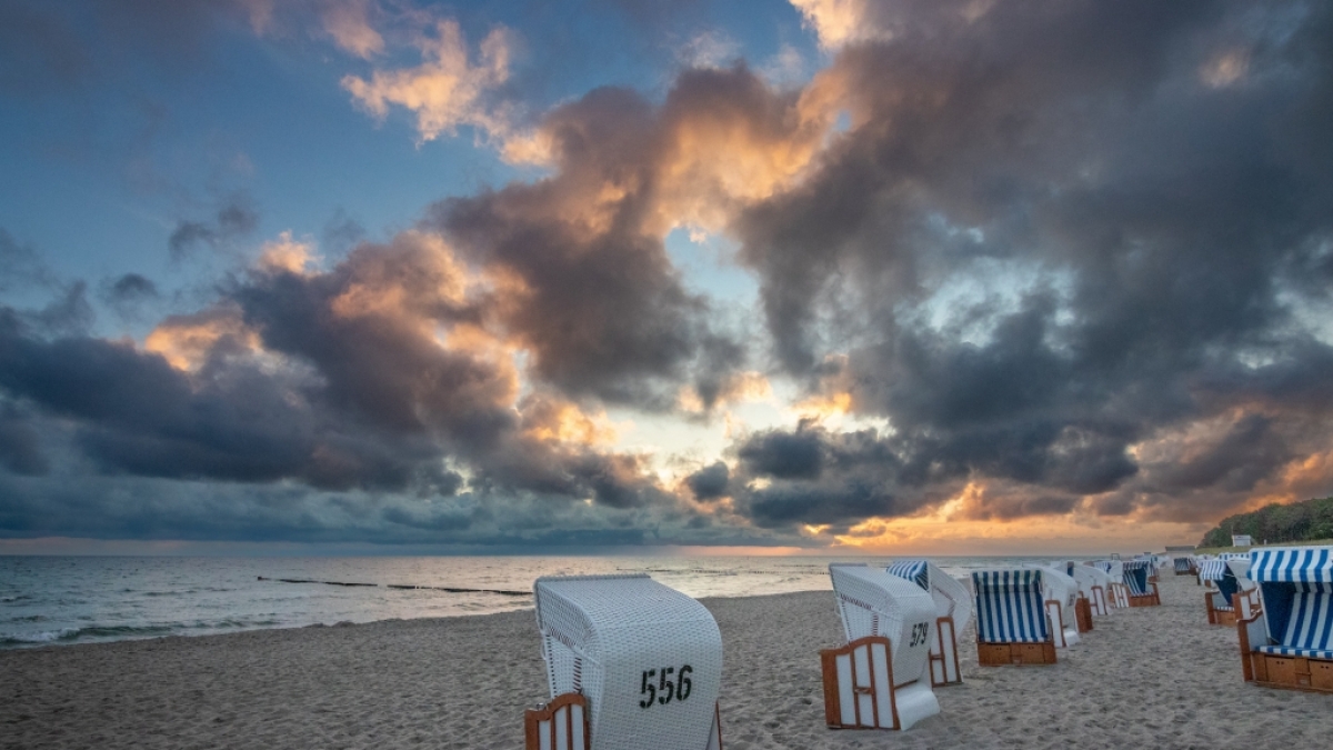 Auch ein bedeckter Himmel kann am Meer seinen Reiz haben. (Foto)