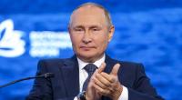 Während die russischen Truppen sich in der Ostukraine teilweise zurückgezogen haben, weiht Wladimir Putin in Moskau ein Riesenrad ein.