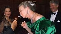 Leicht entflammbar: Königin Margrethe II. von Dänemark steht in aller Öffentlichkeit zu ihrem Laster und qualmt fröhlich vor sich hin.