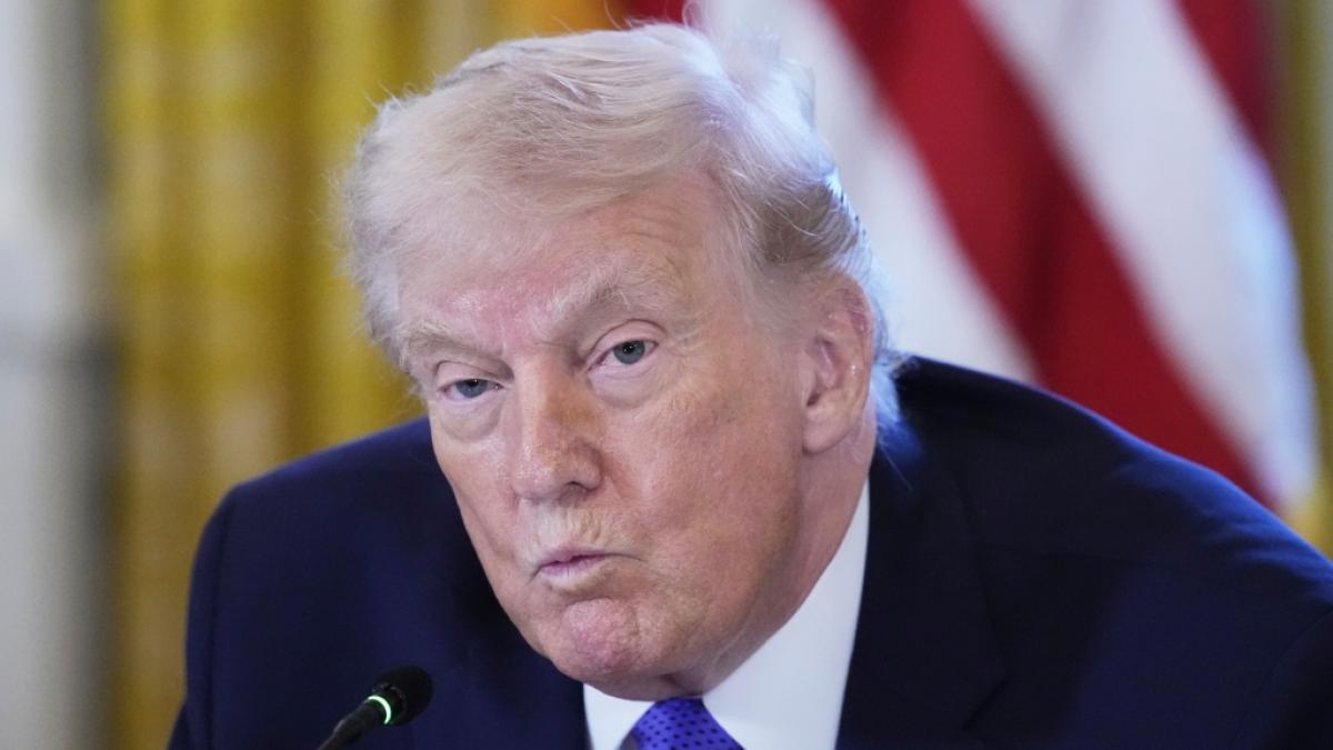 Wollte Donald Trump erneut Bluterg&uuml;sse an seiner rechten Hand kaschieren? (Foto)