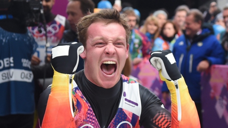 Feierbiest: Felix Loch holte die erste deutsche Medaille für Deutschland - und gleich eine goldene.