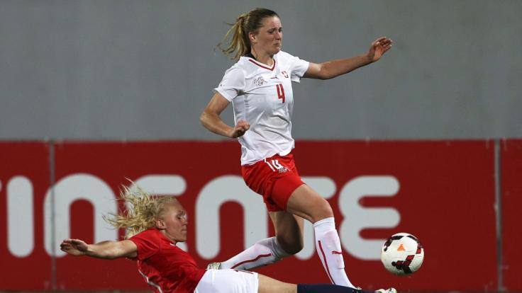 Die Schweizer Nationalspielerin Florijana Ismaili (r.) wird seit dem Wochenende vermisst.