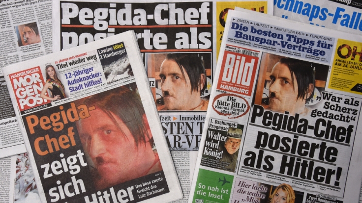 Dass Lutz Bachmann vor einem Jahr als Hitler poste und den Schnappschuss dann auch noch auf Facebook stellte, war nur der Anfang einer Reihe von Skandalen.
