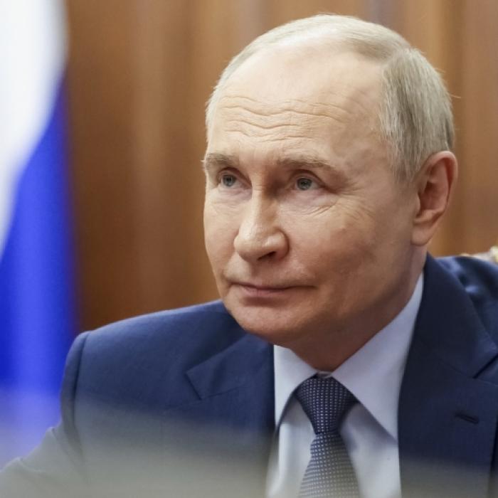 Millionen-Pleite offenbart - Putin-Flieger stürzt nach dem Abschuss ins Meer