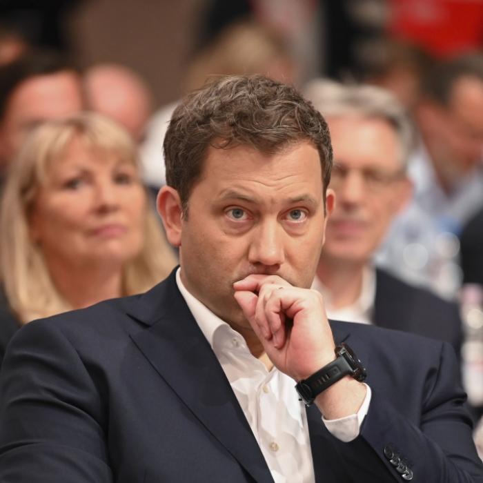 SPD-Chef Lars Klingbeil auf Parteitag abgewatscht