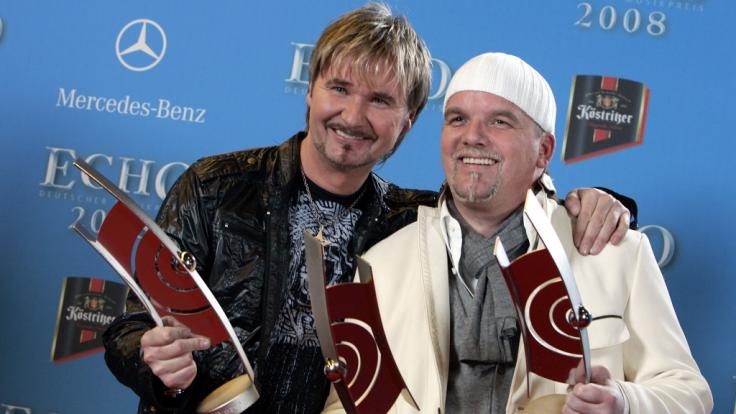 Nik P. (l.) und DJ Ötzi freuen sich über ihre ECHO-Auszeichnungen 2008.