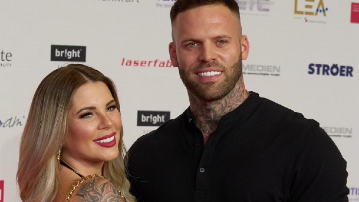 Reality-Sternchen Jenny Frankhauser mit Freund Stefan K&ouml;nig. (Foto)