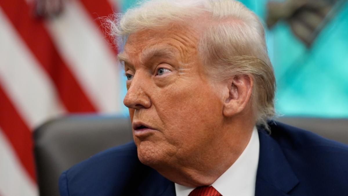 Donald Trump (Foto) scheint vor Wladimir Putin eingeknickt zu sein. (Foto)