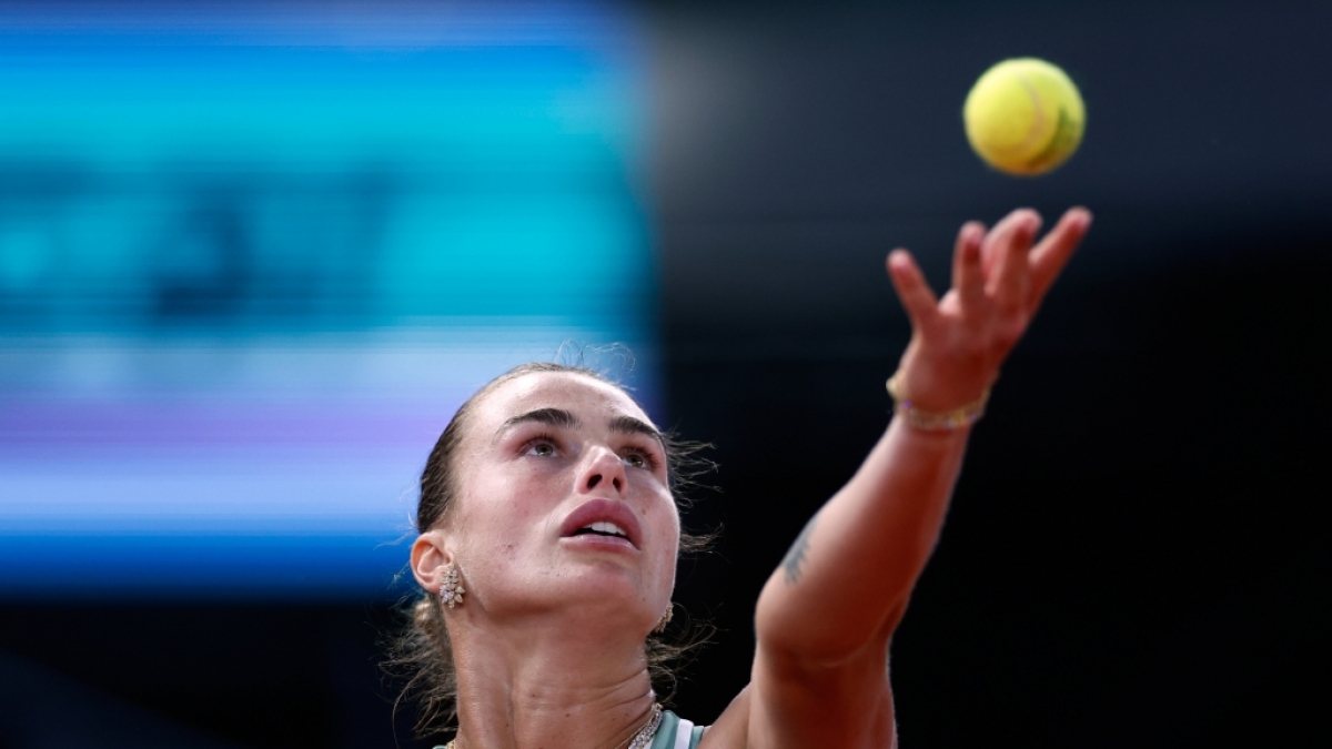 Aryna Sabalenka aus Wei&szlig;russland schl&auml;gt auf bei den Madrid Open, am 25.04.2026. (Symbolbild) (Foto)