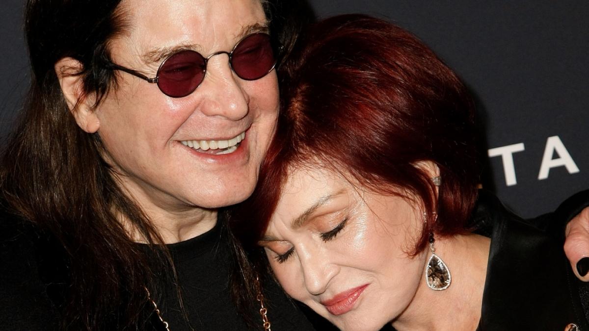 Mit seiner zweiten Ehefrau Sharon war Ozzy Osbourne von 1982 bis zu seinem Tod 2025 verheiratet, aus der Ehe gingen die drei Kinder Aimee, Kelly und Jack hervor. (Foto)