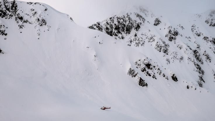 In Österreich wurden zwei Deutsche Wanderer von einer Lawine mitgerissen. Sie überlebten. (Symbolbild)