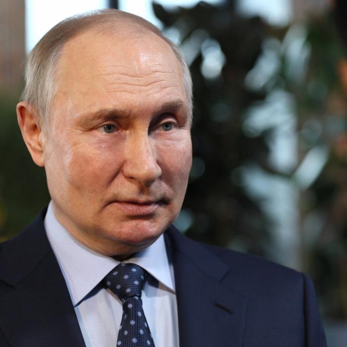 Russische Truppen zerstören weiteren Staudamm in der Ukraine