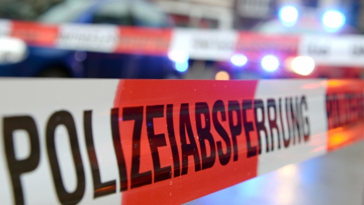 In Halle an der Saale ist eine leblose männliche Person im Hafenbecken gefunden worden. (Symbolbild)