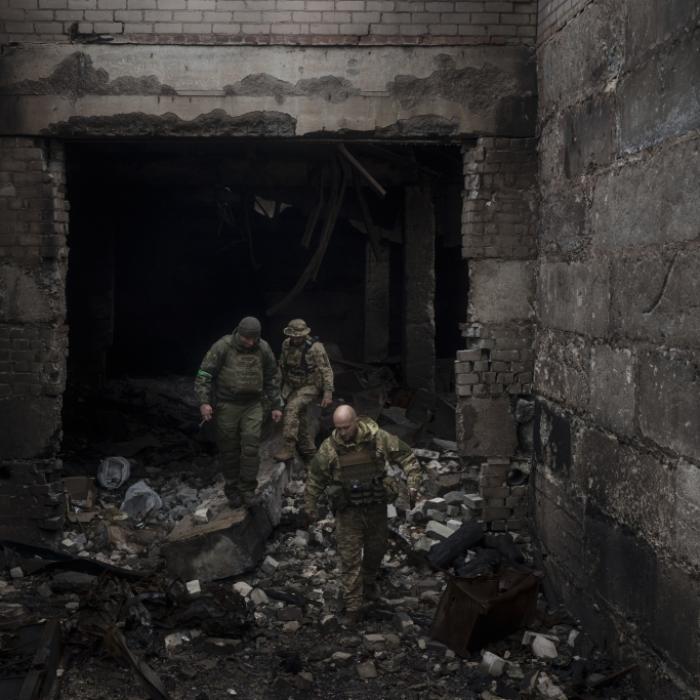 Tyrannei gegen Ukraine-Zivilisten! Kreml-Soldaten verminen sogar Friedhöfe