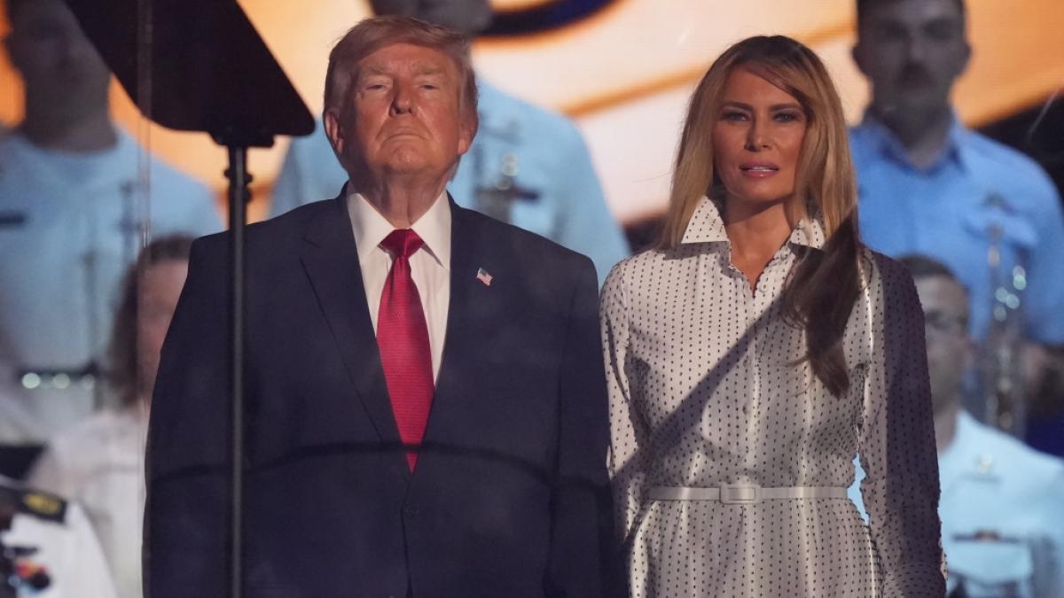 US-Pr&auml;sident Donald Trump und First Lady Melania Trump treffen auf der National Mall in Washington zur "Salute to America" ein. (Foto)