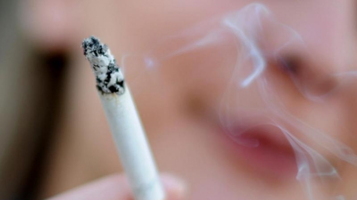 Gerichtsurteil: Wer dem anderen vorsätzlich Rauch ins Gesicht bläst, begeht eine Körperverletzung.