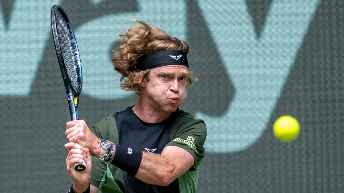 Andrey Rublev schl&auml;gt den Ball, am 16.09.2025. (Symbolbild) (Foto)