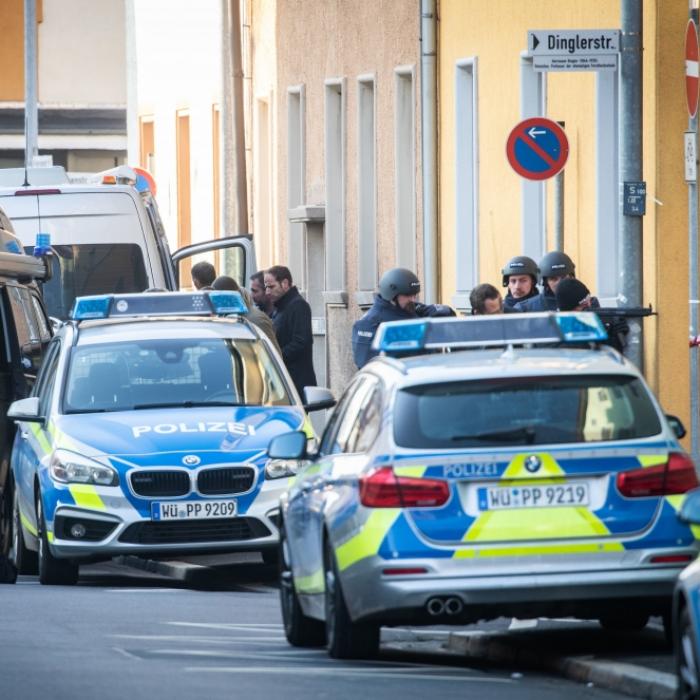 Bewaffneter verschanzt sich in Büro! SEK stürmt Gebäude