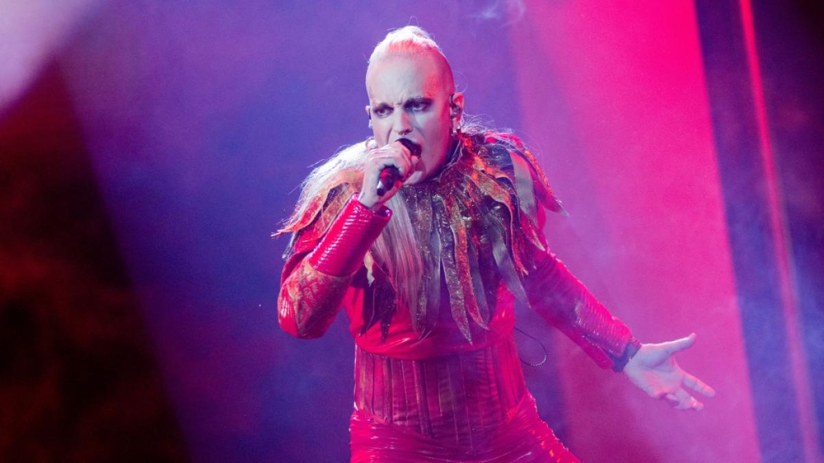 Chris Harms von Lord Of The Lost performt auf der B&uuml;hne. (Foto)