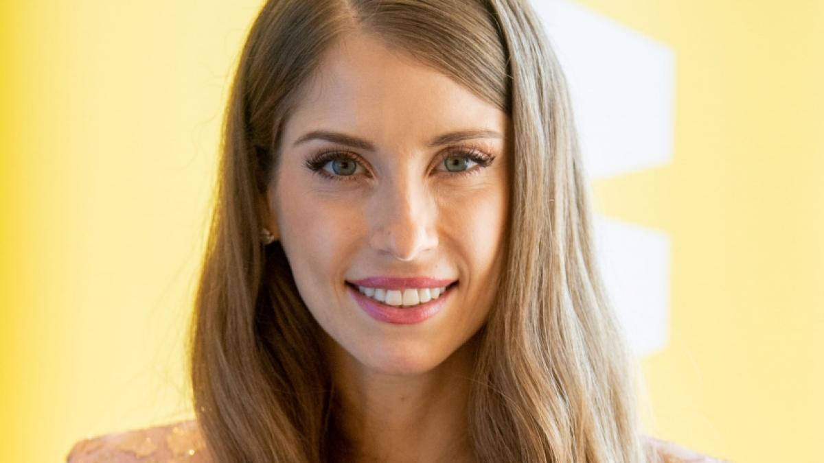 Cathy Hummels zeigt sich quietschvergn&uuml;gt im Netz. (Foto)