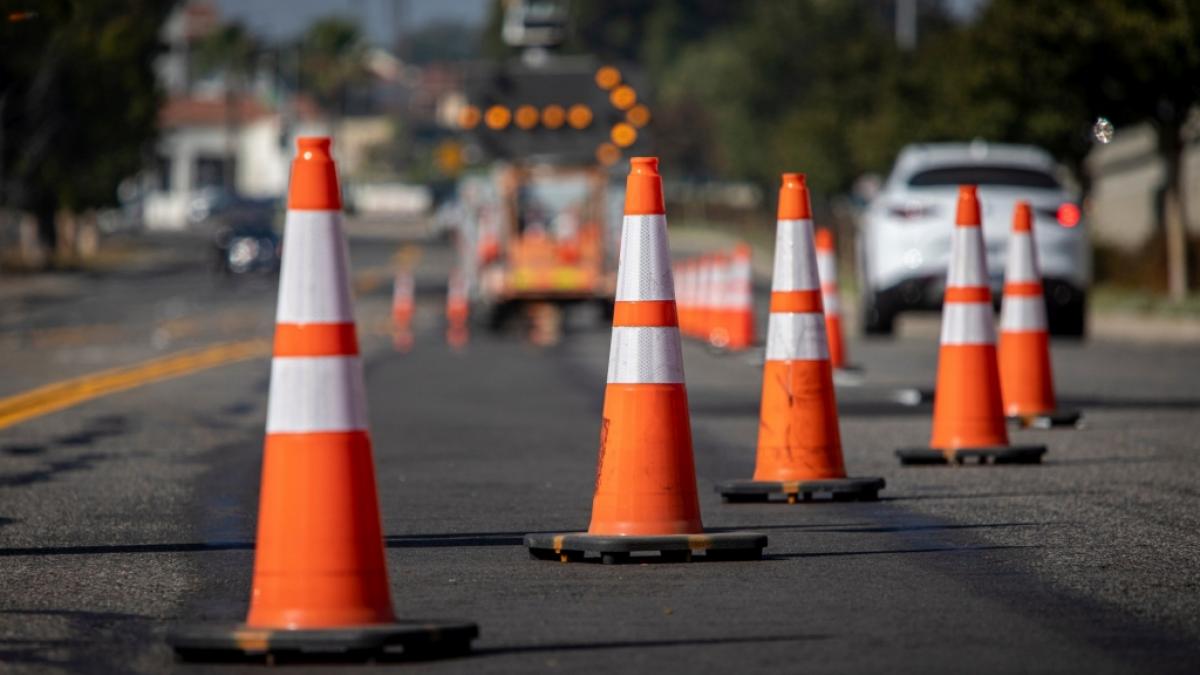 Fahrbahnver&auml;nderungen wie diese durch Baustellen und co. geh&ouml;ren zum allt&auml;glichen Bild auf deutschen Stra&szlig;en. (Symbolbild) (Foto)