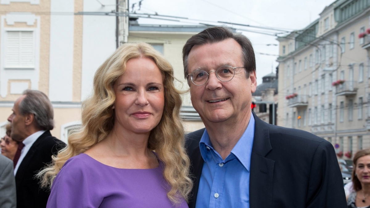 Katja Burkard (l., mit Ehemann Hans Mahr) steht zu ihrem Sprachfehler. (Foto)