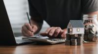 Besonders bei Immobilien kann eine große Steuerlast auf Erben zukommen.