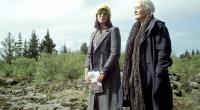 Solveig Karlsdóttir (Franka Potente) begibt sich mit Margrét (Hildegard Schmahl) in die Welt der Elfen.